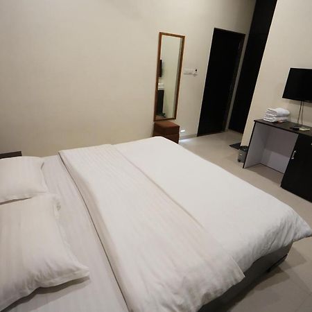 Hotel Ravi Residency Nadiād Екстериор снимка
