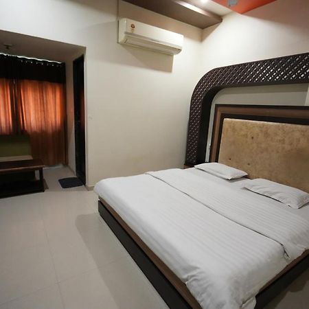 Hotel Ravi Residency Nadiād Екстериор снимка