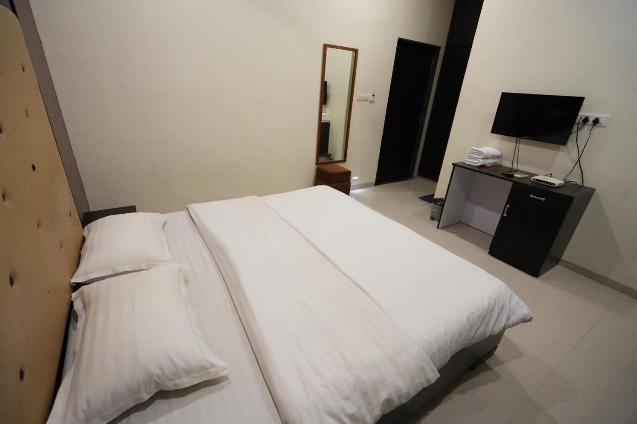 Hotel Ravi Residency Nadiād Екстериор снимка