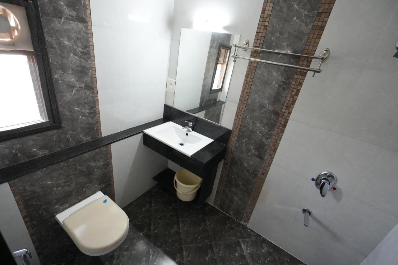 Hotel Ravi Residency Nadiād Екстериор снимка