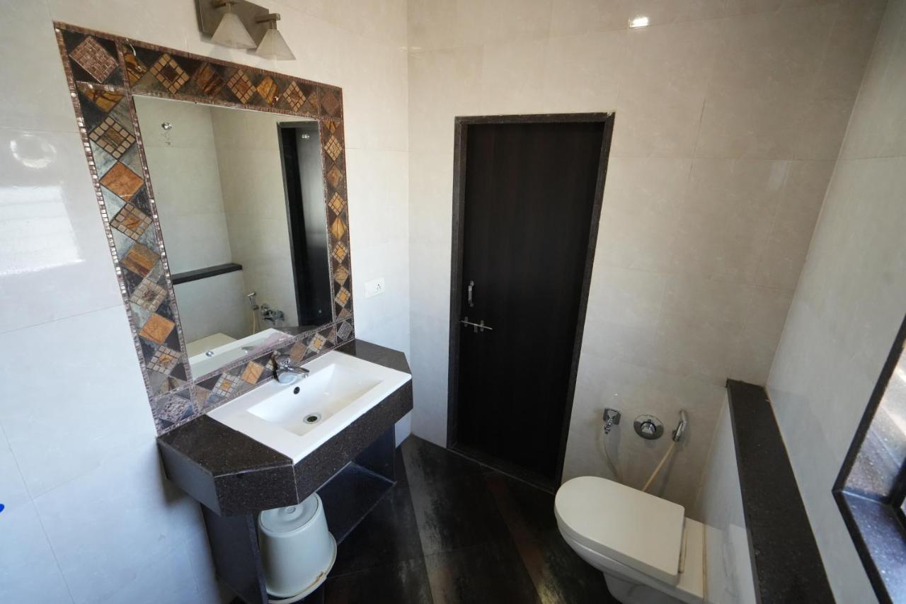 Hotel Ravi Residency Nadiād Екстериор снимка