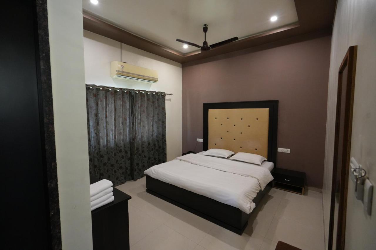 Hotel Ravi Residency Nadiād Екстериор снимка
