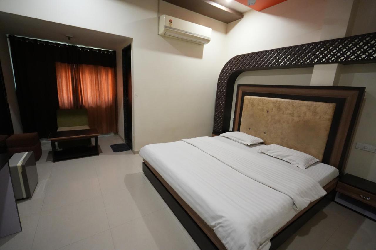 Hotel Ravi Residency Nadiād Екстериор снимка