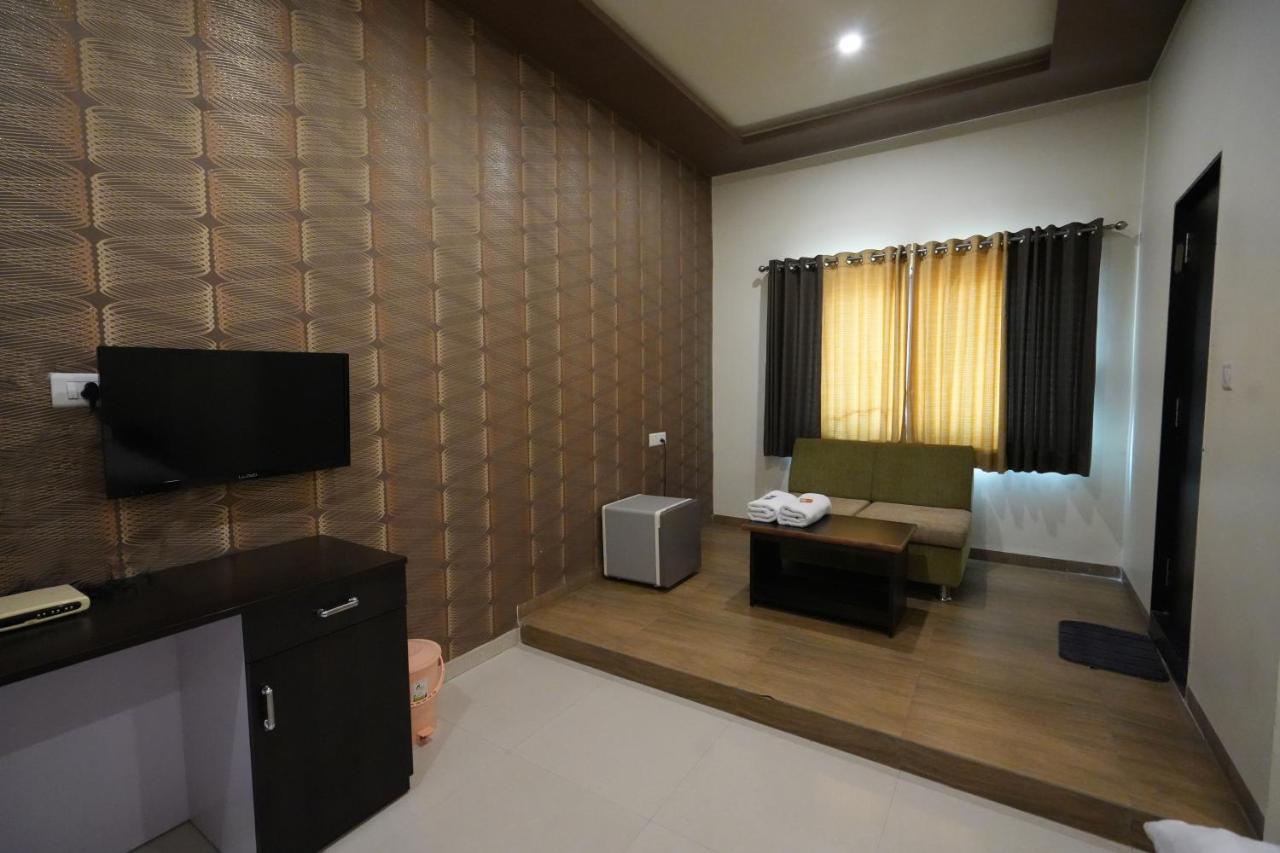 Hotel Ravi Residency Nadiād Екстериор снимка