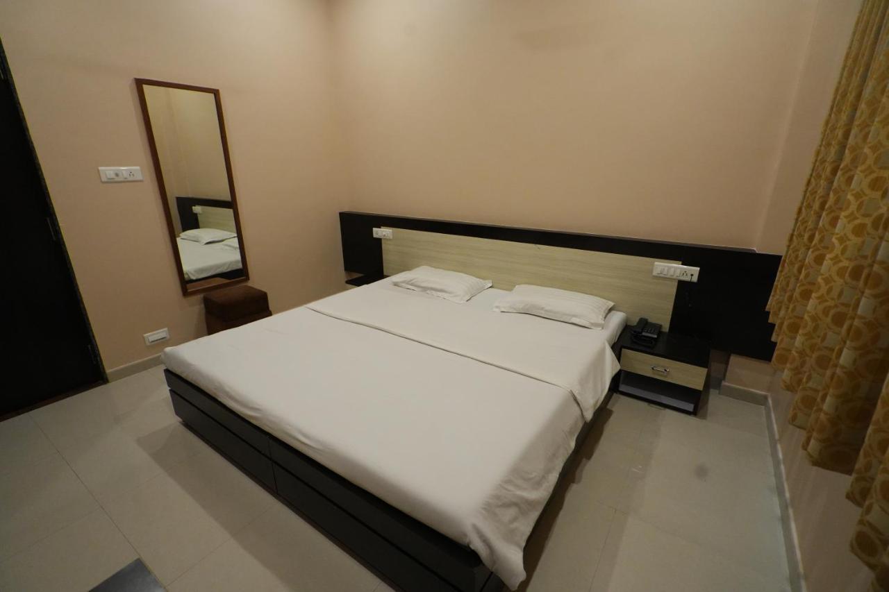 Hotel Ravi Residency Nadiād Екстериор снимка