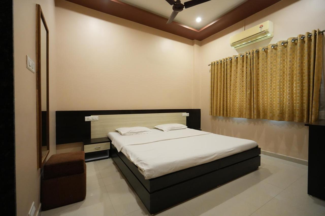 Hotel Ravi Residency Nadiād Екстериор снимка