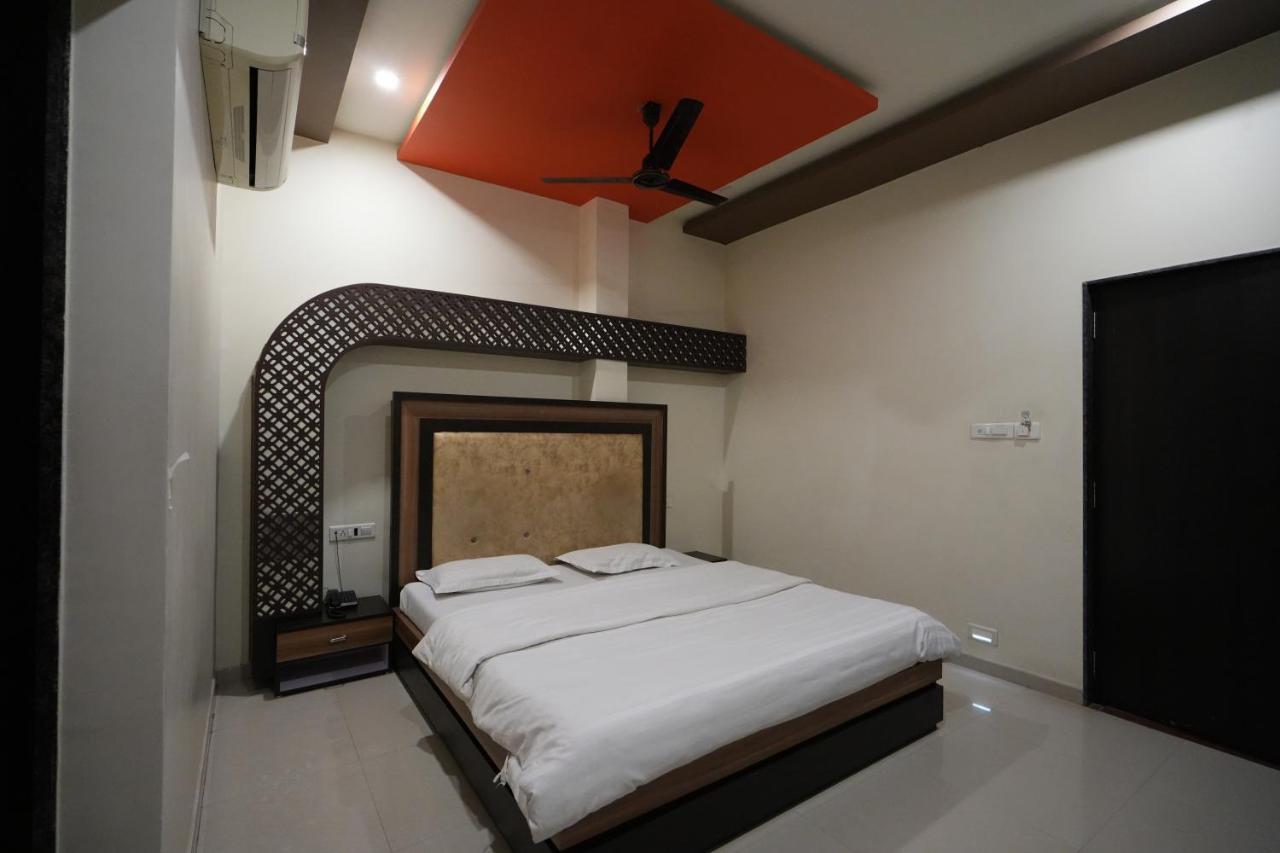 Hotel Ravi Residency Nadiād Екстериор снимка