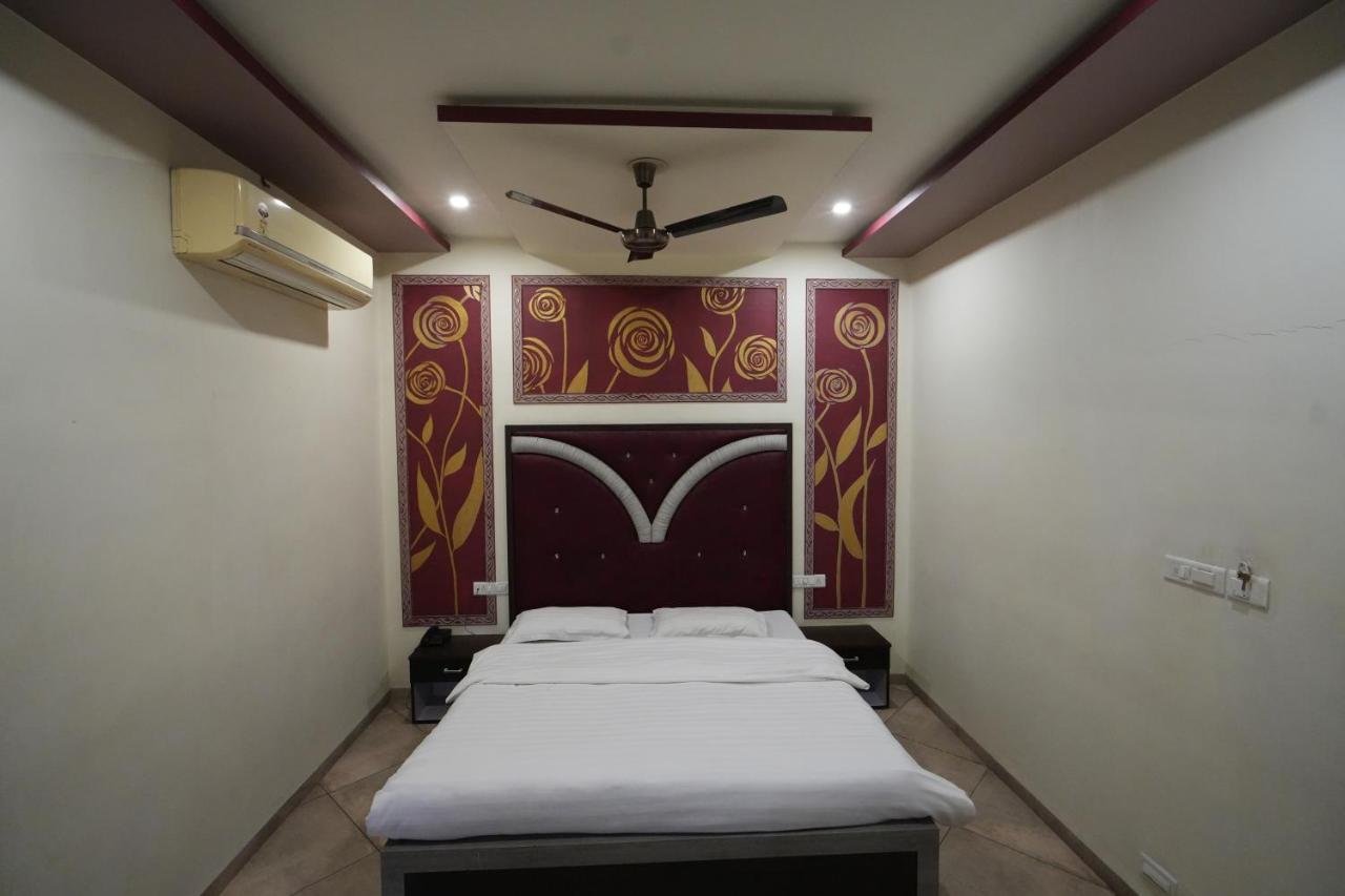 Hotel Ravi Residency Nadiād Екстериор снимка