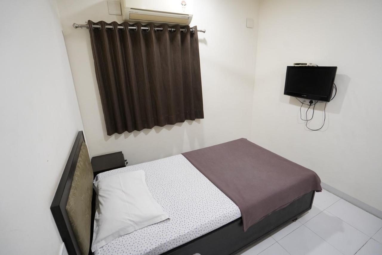 Hotel Ravi Residency Nadiād Екстериор снимка