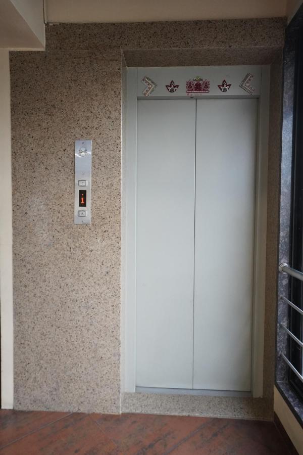 Hotel Ravi Residency Nadiād Екстериор снимка