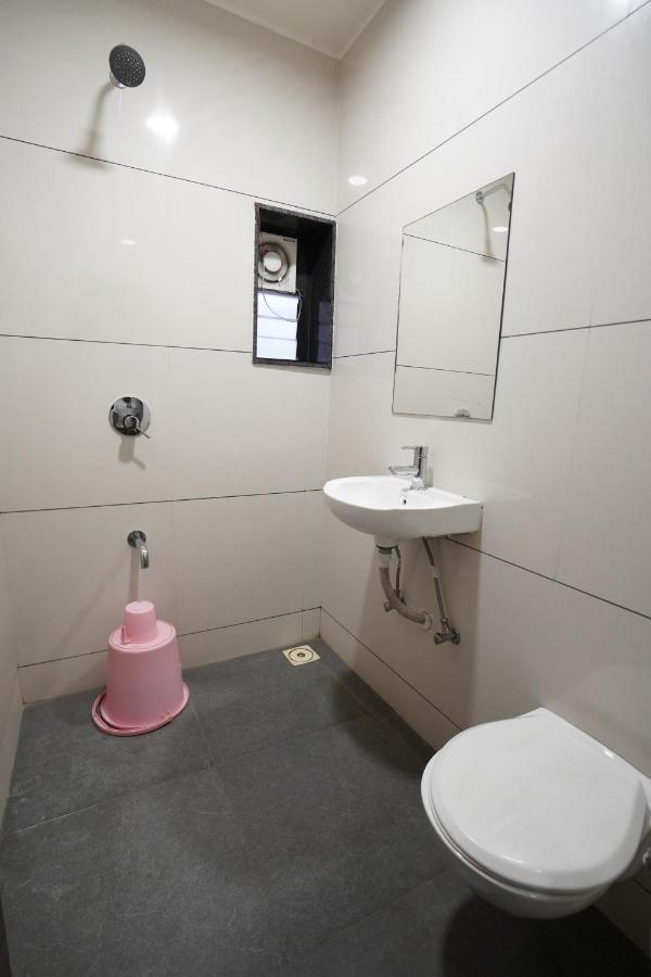 Hotel Ravi Residency Nadiād Екстериор снимка